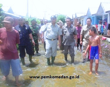 Plt Walikota Medan Tinjau Korban Bencana Banjir Rob Di Kelurahan Sungai Mati Medan Labuhan